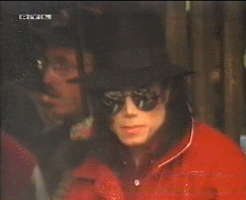 Michael-Jackson-At-The-Phantasialand-michael-jackson-16729754-486-396.gif